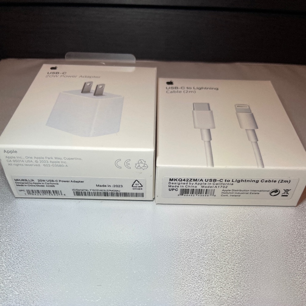 Apple charger USB-C 20W w/ type C data cable 6 FT - Picture 2 of 2